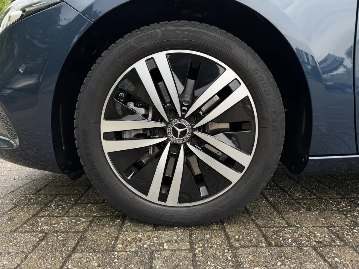 250 e Plug In Hybrid Business Solution Luxury / Keyless / Trekhaak (1.600KG) / Panodak / Camera / Elek. Stoelen /