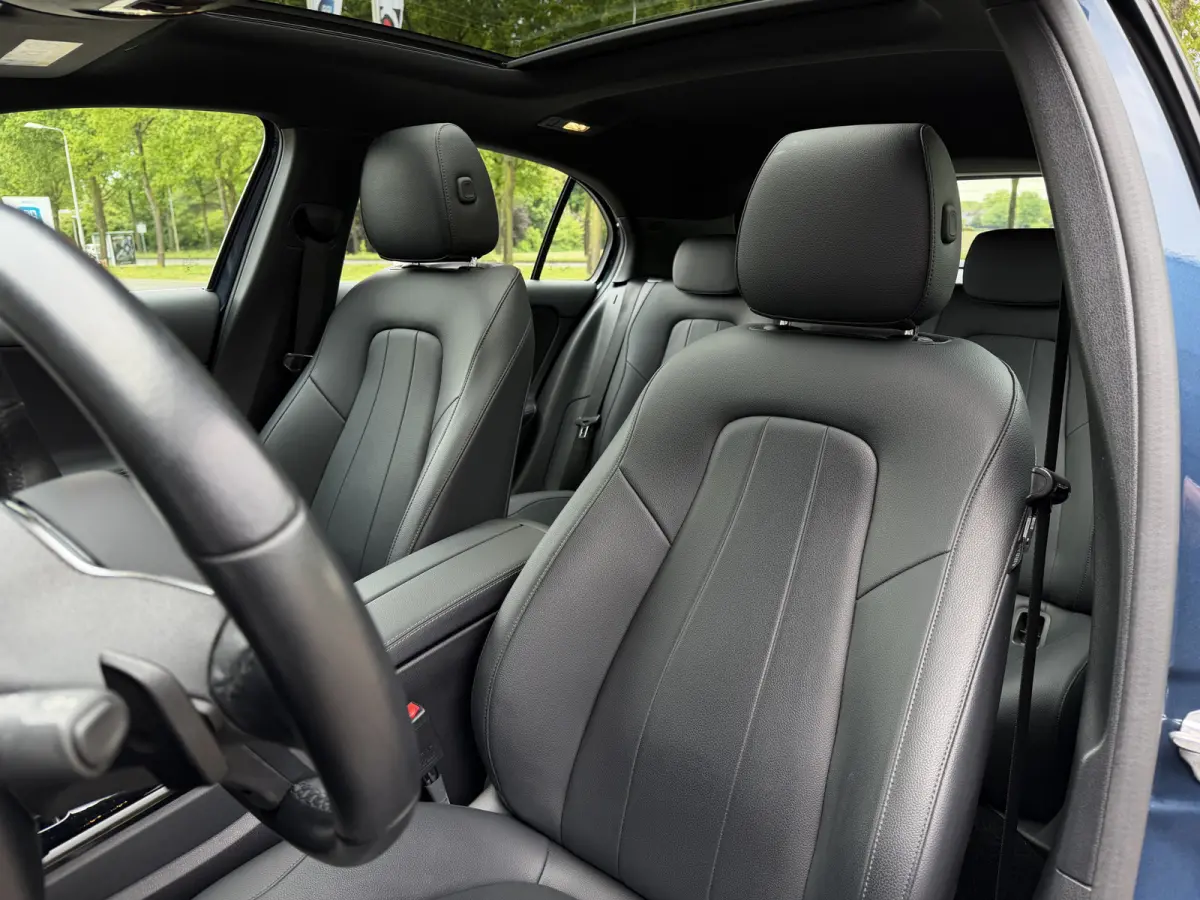 250 e Business Solution Luxury / Keyless / Trekhaak (1.600KG) / Panodak / Camera / Elek. Stoelen /