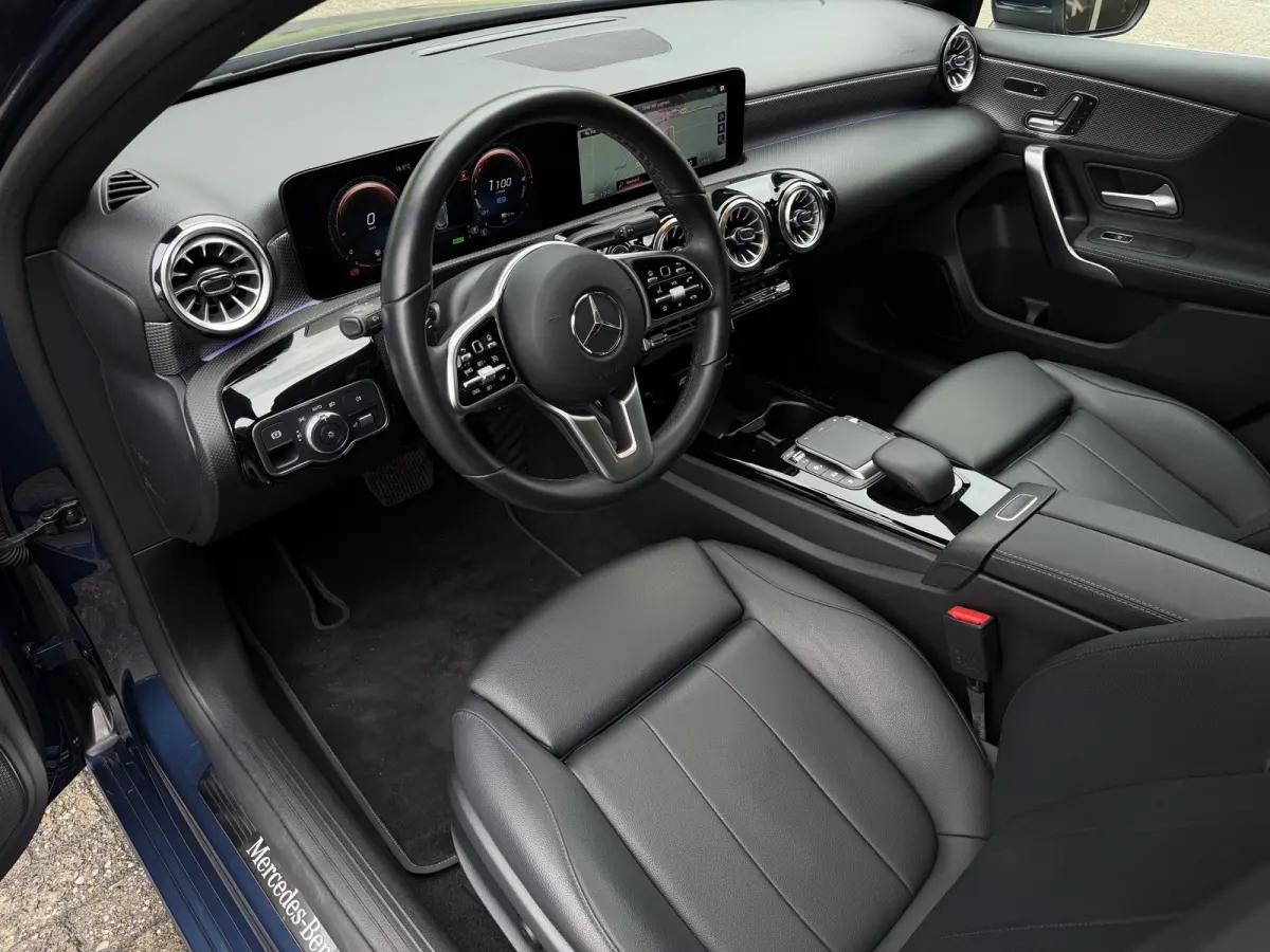 250 e Plug In Hybrid Business Solution Luxury / Keyless / Trekhaak (1.600KG) / Panodak / Camera / Elek. Stoelen /