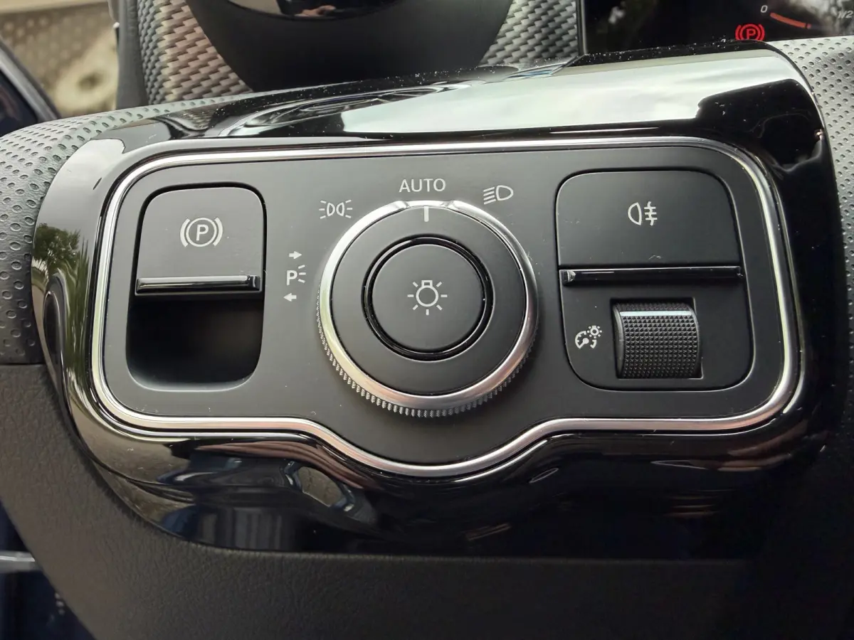 250 e Plug In Hybrid Business Solution Luxury / Keyless / Trekhaak (1.600KG) / Panodak / Camera / Elek. Stoelen /