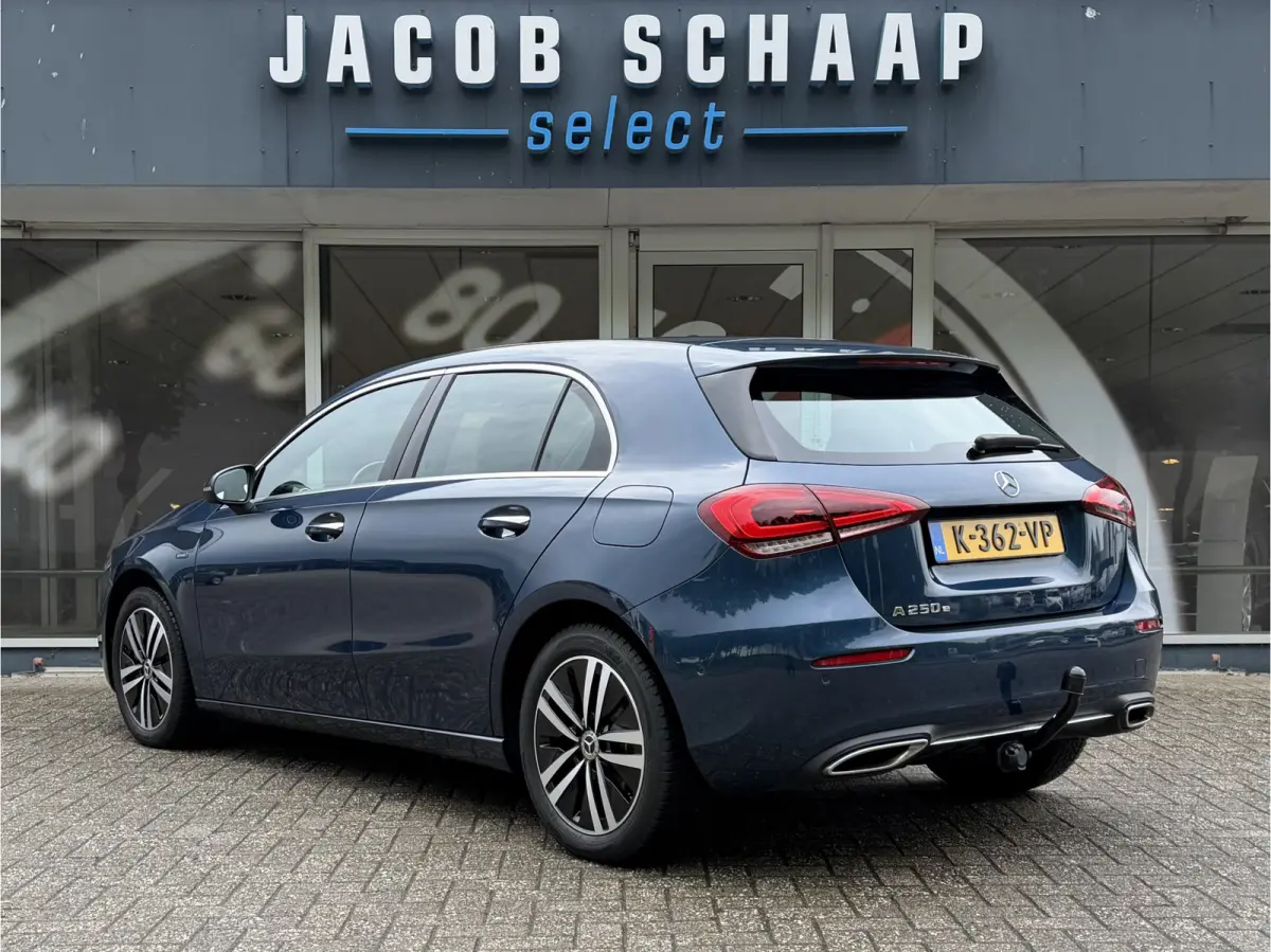 250 e Plug In Hybrid Business Solution Luxury / Keyless / Trekhaak (1.600KG) / Panodak / Camera / Elek. Stoelen /