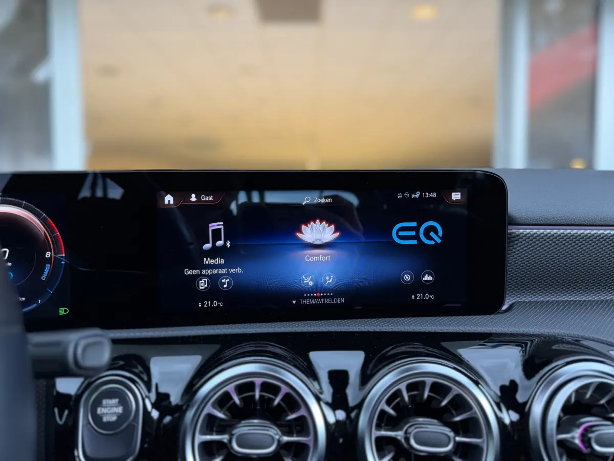 250 e Plug In Hybrid Business Solution Luxury / Keyless / Trekhaak (1.600KG) / Panodak / Camera / Elek. Stoelen /