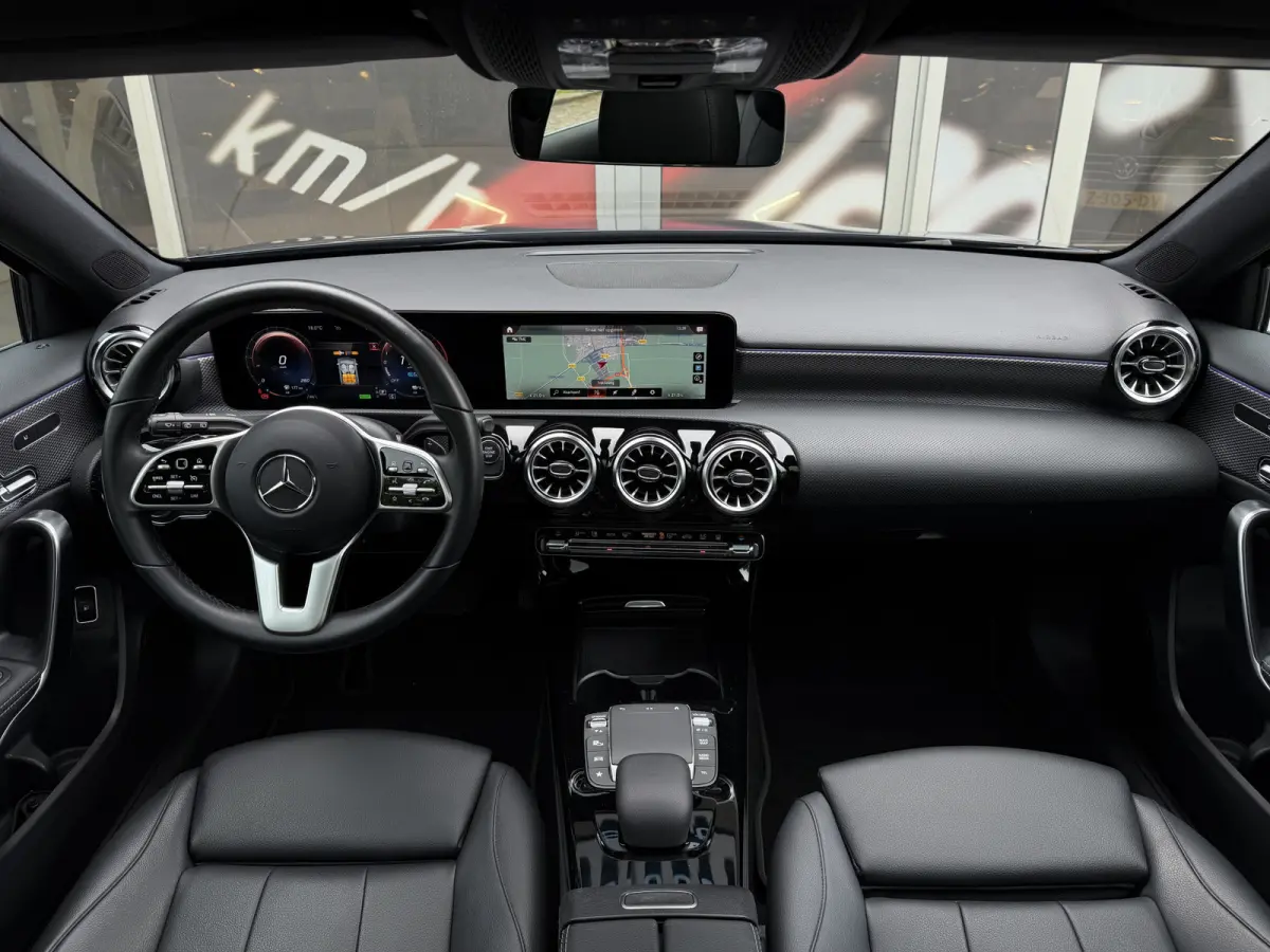 250 e Plug In Hybrid Business Solution Luxury / Keyless / Trekhaak (1.600KG) / Panodak / Camera / Elek. Stoelen /