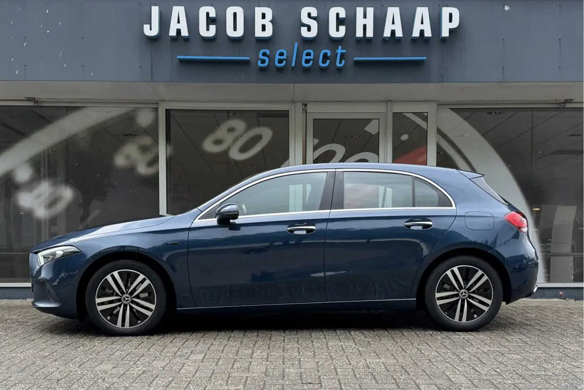 250 e Plug In Hybrid Business Solution Luxury / Keyless / Trekhaak (1.600KG) / Panodak / Camera / Elek. Stoelen /