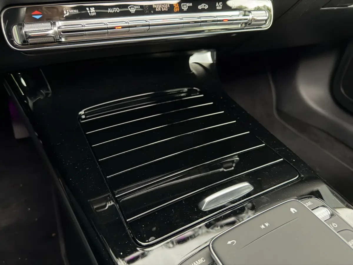 250 e Plug In Hybrid Business Solution Luxury / Keyless / Trekhaak (1.600KG) / Panodak / Camera / Elek. Stoelen /