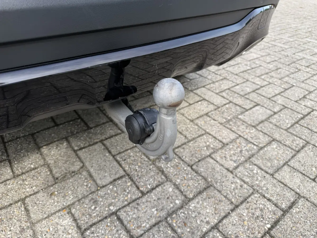 250 Premium Plus / Automaat / Camera / Trekhaak (1.500KG) /
