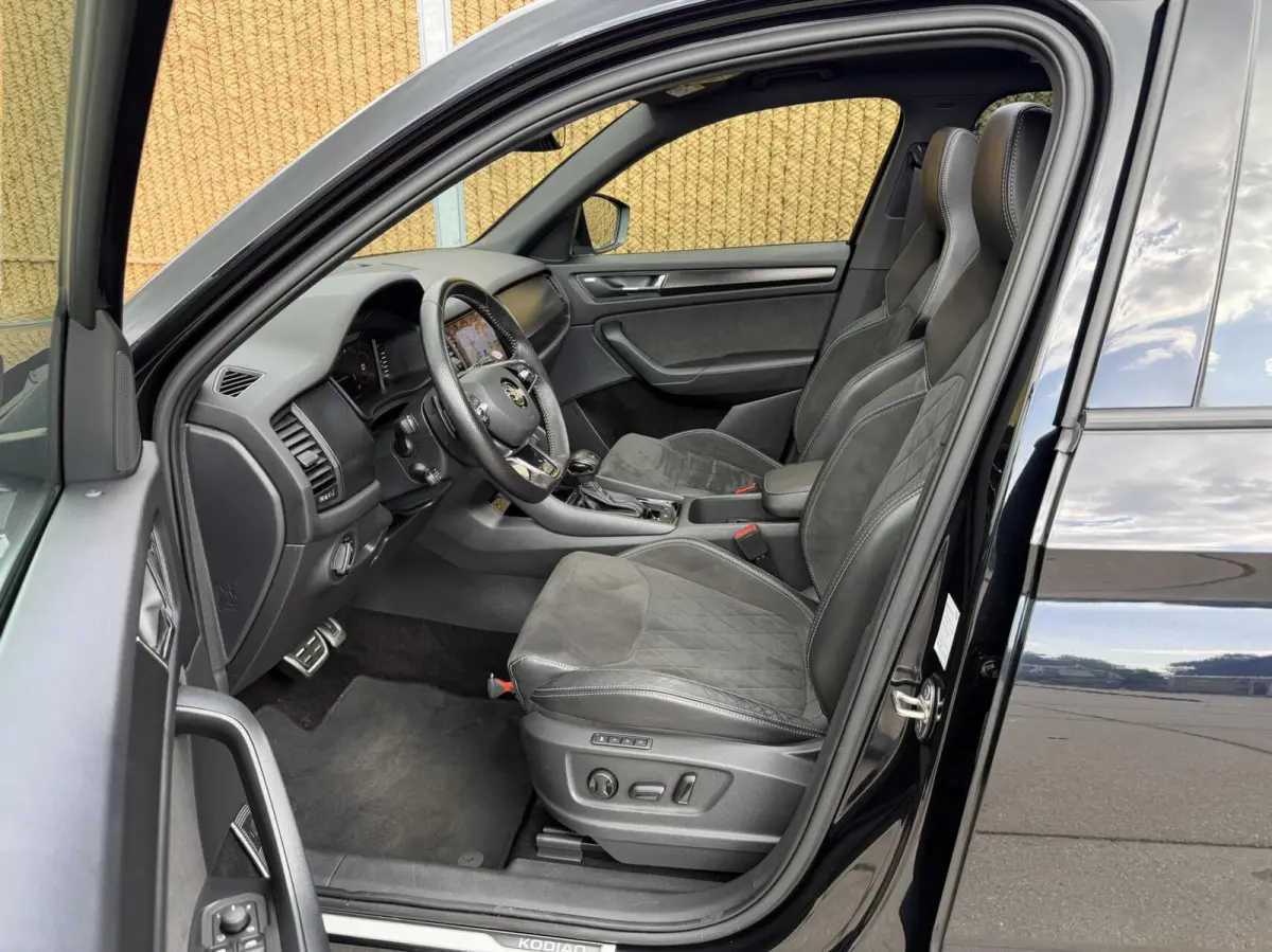 1.5 TSI Sportline Business Automaat | Panoramadak | Cruise control adaptief | Dode hoek detectie | Navigatiesysteem grootscherm | LED verlichting | Elektrische achterklep | Achteruitrijcamer