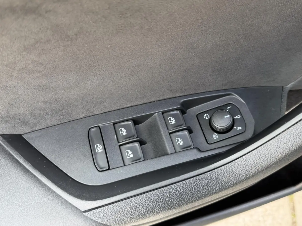 1.5 TSI Sportline Business Automaat | Panoramadak | Cruise control adaptief | Dode hoek detectie | Navigatiesysteem grootscherm | LED verlichting | Elektrische achterklep | Achteruitrijcamer
