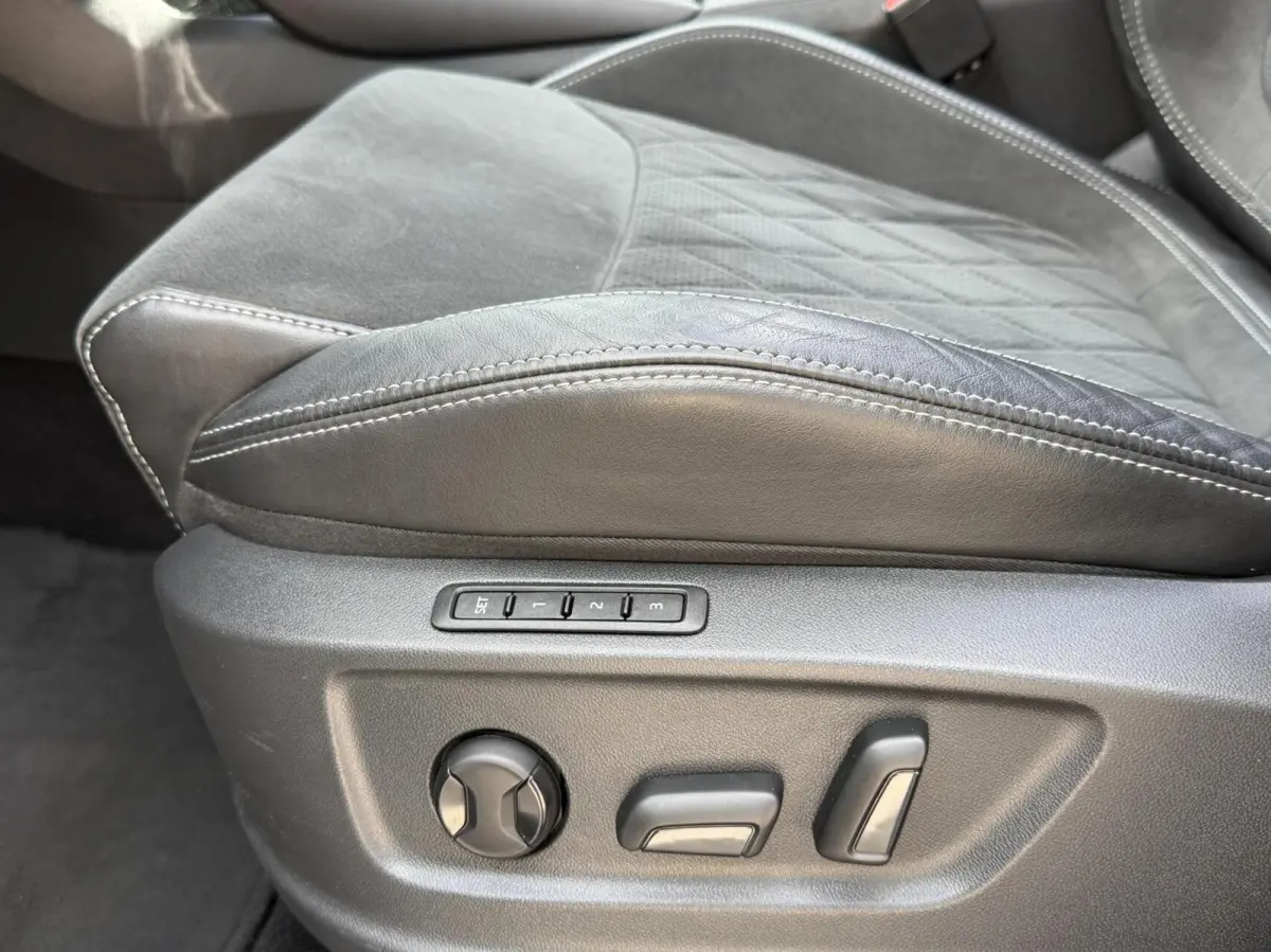 1.5 TSI Sportline Business Automaat | Panoramadak | Cruise control adaptief | Dode hoek detectie | Navigatiesysteem grootscherm | LED verlichting | Elektrische achterklep | Achteruitrijcamer