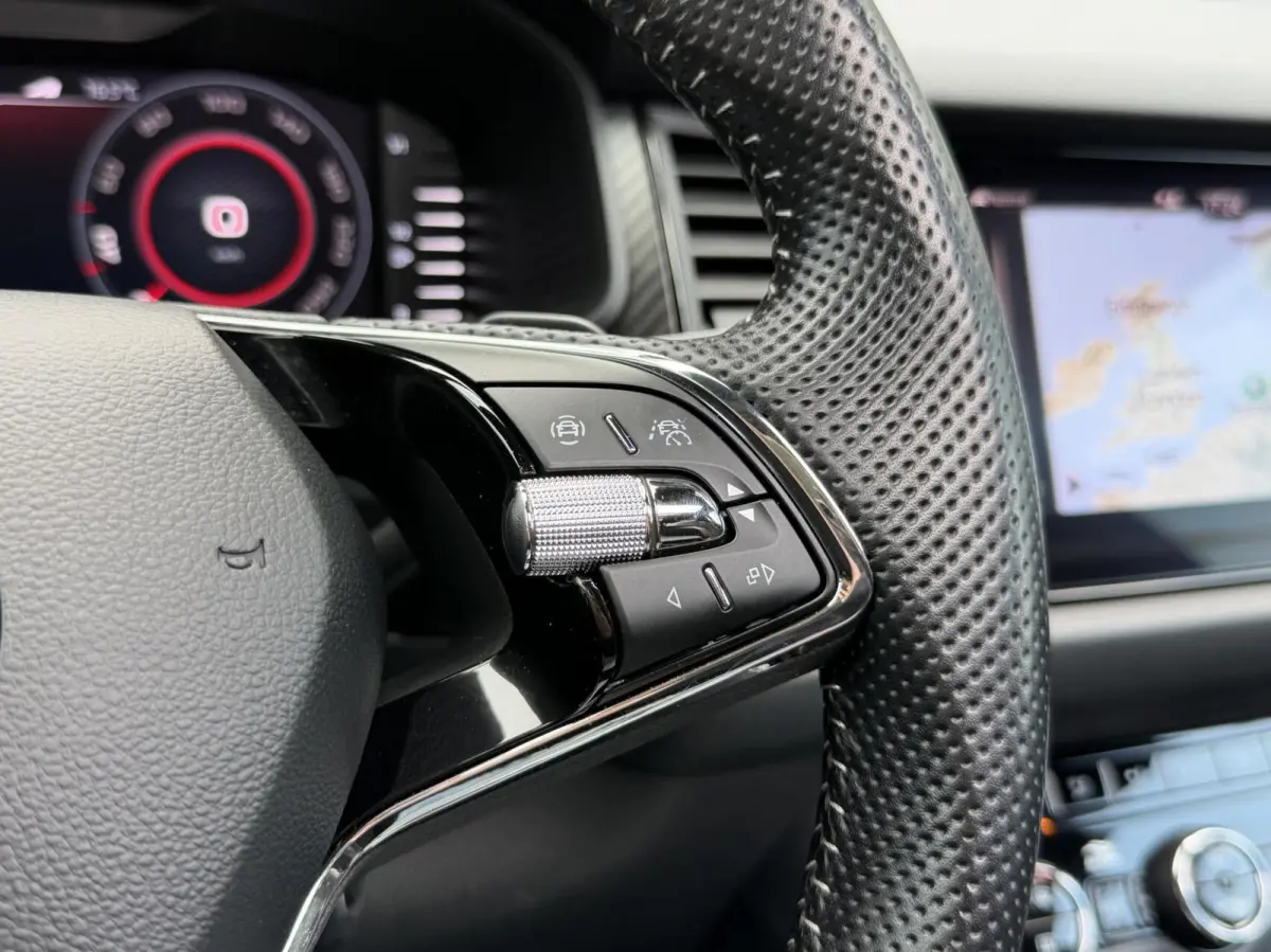 1.5 TSI Sportline Business Automaat | Panoramadak | Cruise control adaptief | Dode hoek detectie | Navigatiesysteem grootscherm | LED verlichting | Elektrische achterklep | Achteruitrijcamer