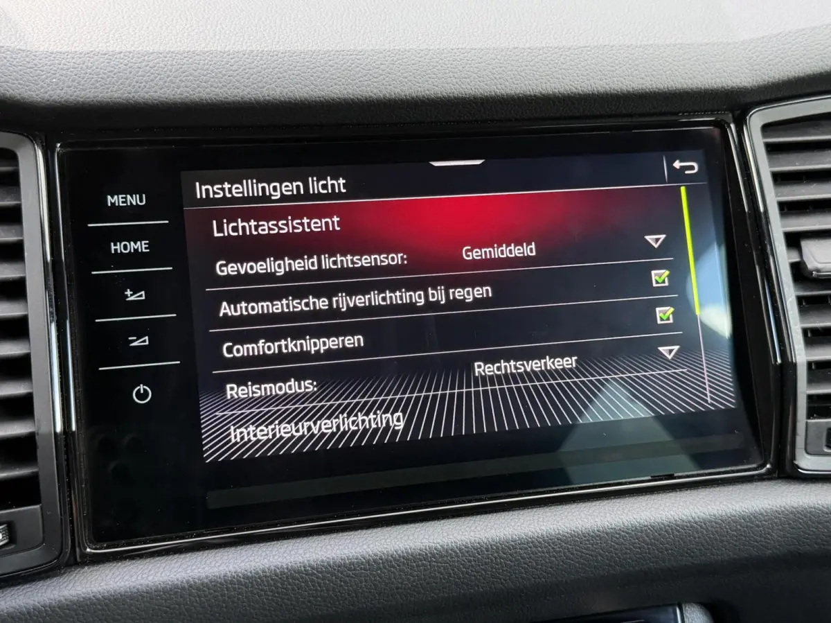 1.5 TSI Sportline Business Automaat | Panoramadak | Cruise control adaptief | Dode hoek detectie | Navigatiesysteem grootscherm | LED verlichting | Elektrische achterklep | Achteruitrijcamer