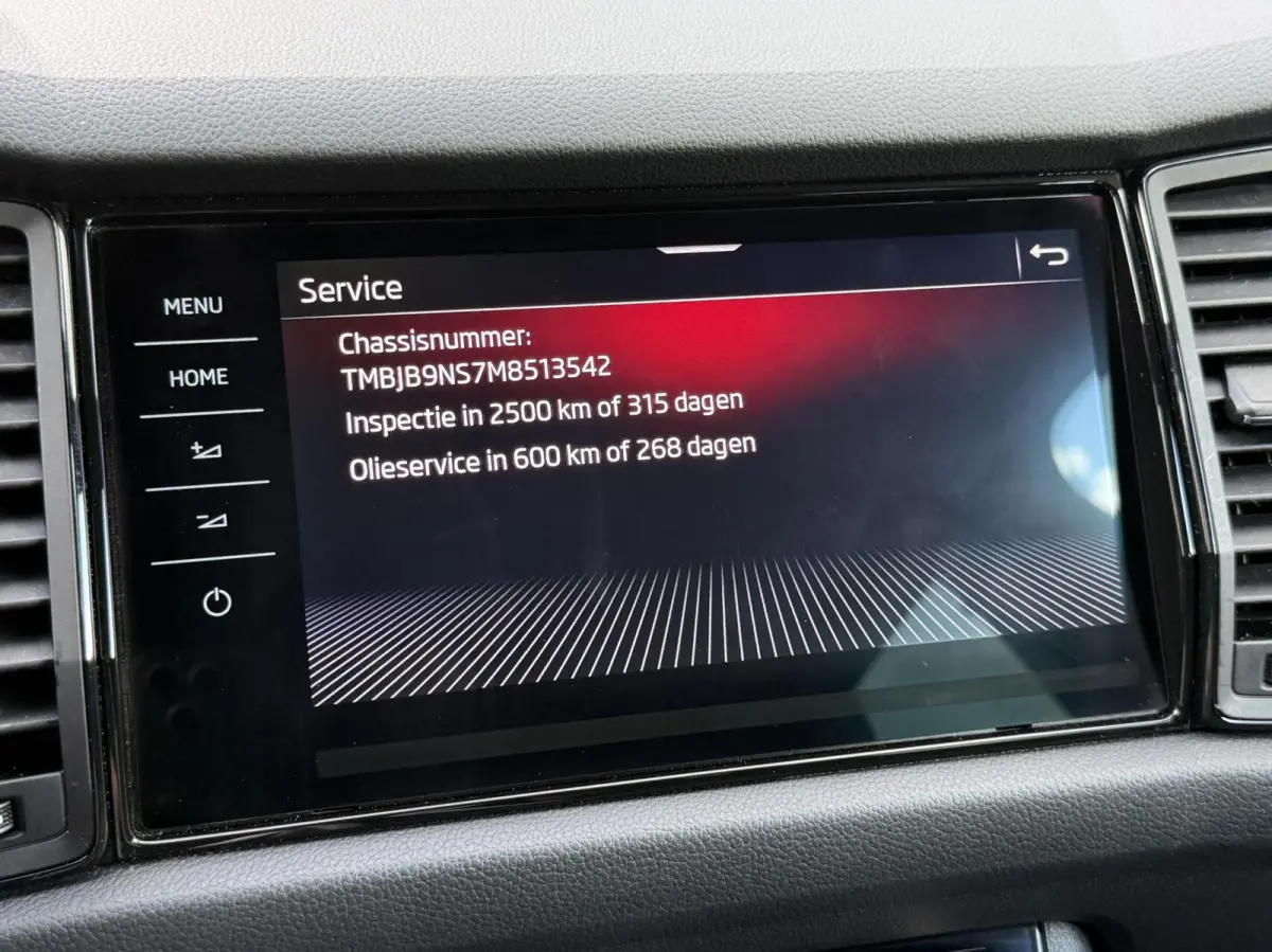 1.5 TSI Sportline Business Automaat | Panoramadak | Cruise control adaptief | Dode hoek detectie | Navigatiesysteem grootscherm | LED verlichting | Elektrische achterklep | Achteruitrijcamer