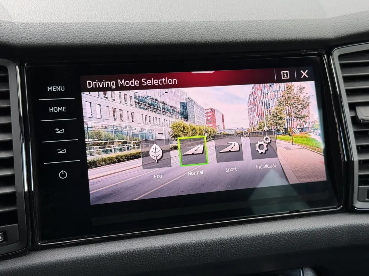 1.5 TSI Sportline Business Automaat | Panoramadak | Cruise control adaptief | Dode hoek detectie | Navigatiesysteem grootscherm | LED verlichting | Elektrische achterklep | Achteruitrijcamer
