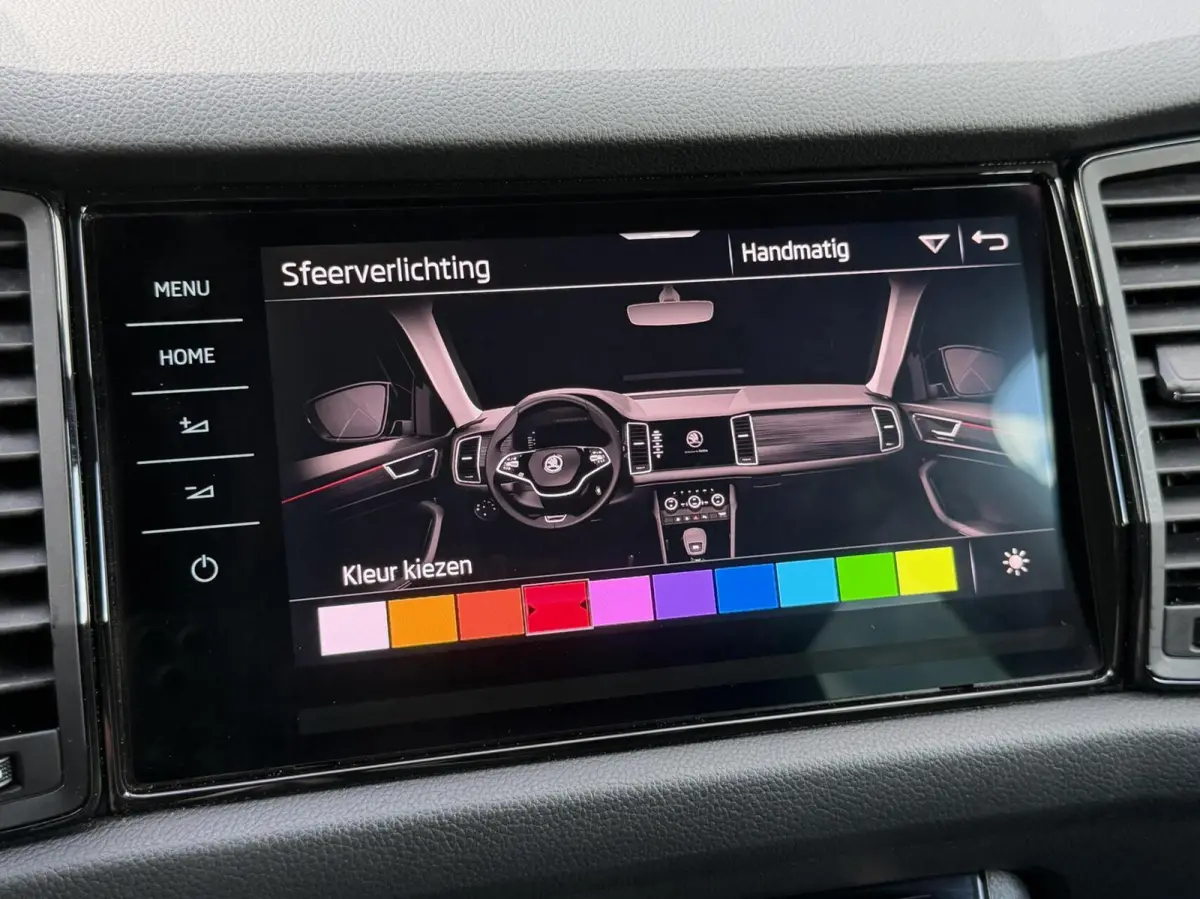 1.5 TSI Sportline Business Automaat | Panoramadak | Cruise control adaptief | Dode hoek detectie | Navigatiesysteem grootscherm | LED verlichting | Elektrische achterklep | Achteruitrijcamer