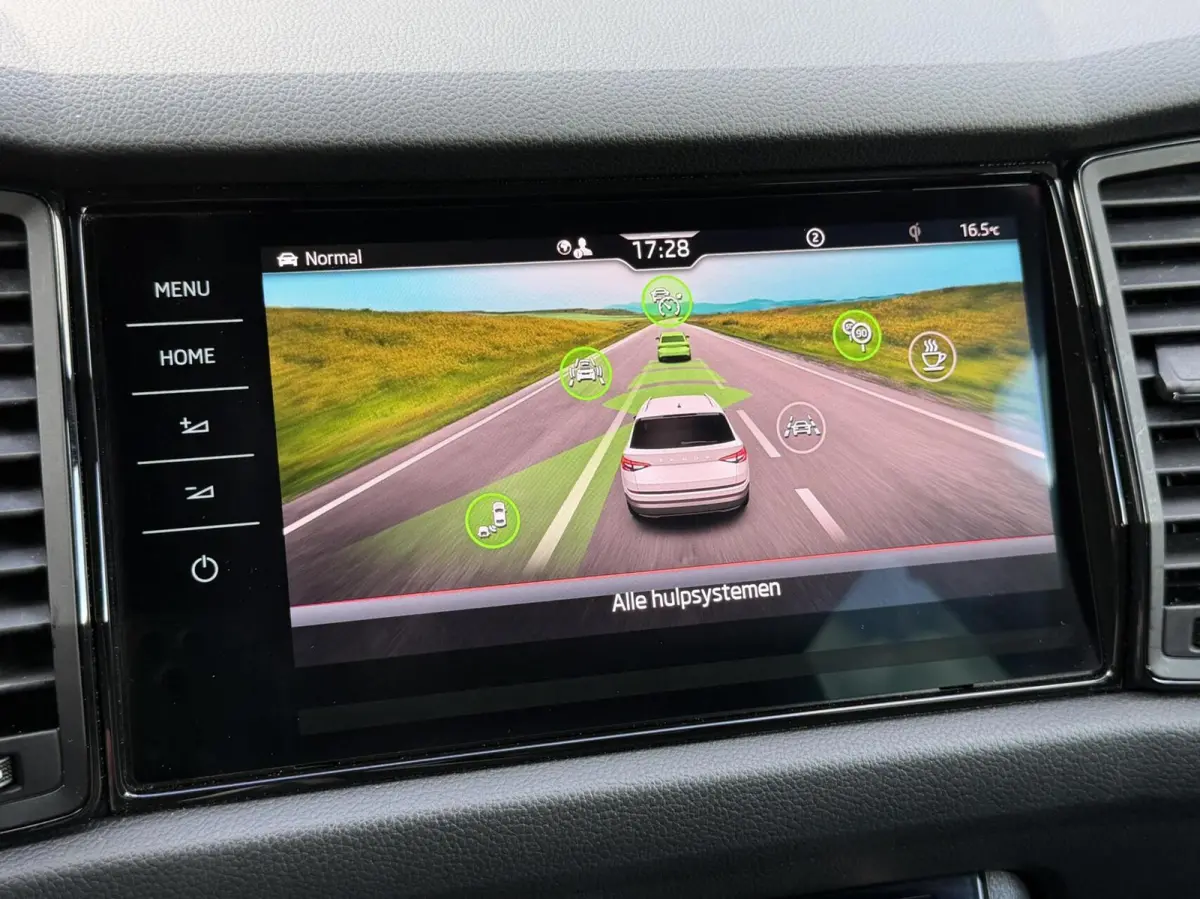 1.5 TSI Sportline Business Automaat | Panoramadak | Cruise control adaptief | Dode hoek detectie | Navigatiesysteem grootscherm | LED verlichting | Elektrische achterklep | Achteruitrijcamer