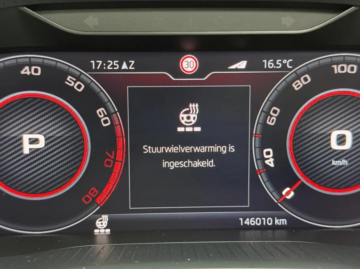1.5 TSI Sportline Business Automaat | Panoramadak | Cruise control adaptief | Dode hoek detectie | Navigatiesysteem grootscherm | LED verlichting | Elektrische achterklep | Achteruitrijcamer