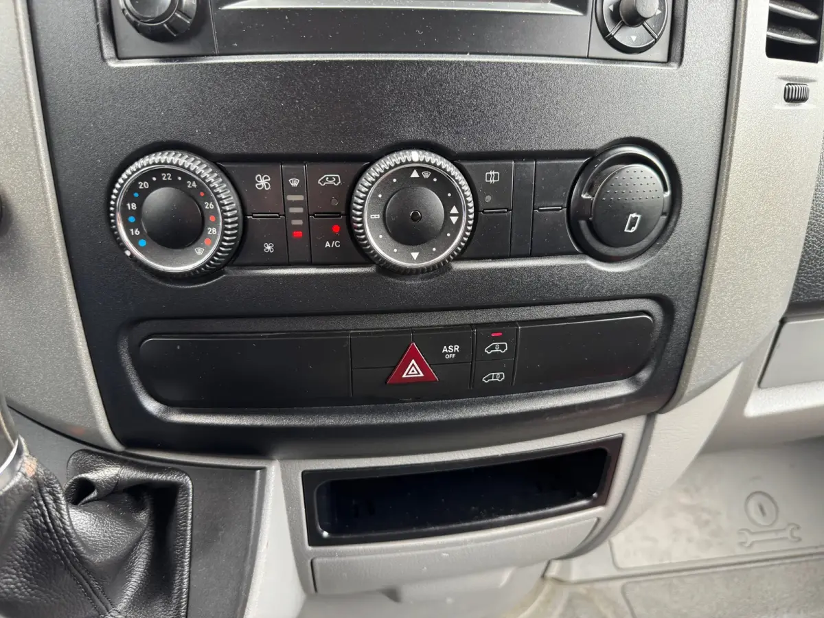 319 3.0V6 Automaat,EURO 6,BlueTEC 366,Nav-Camera,Airco,3Pers,Trekhaak+opstap