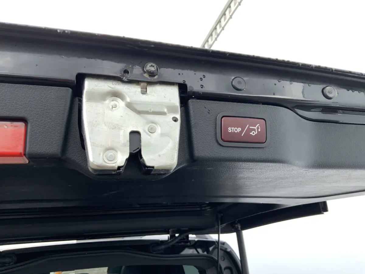 300d 4-MATIC Lang DubCab Avantgarde Automaat 5 Zits Leer Volle Auto Trekhaak 2500kg Dub  Elec Schuifdeuren Euro 6