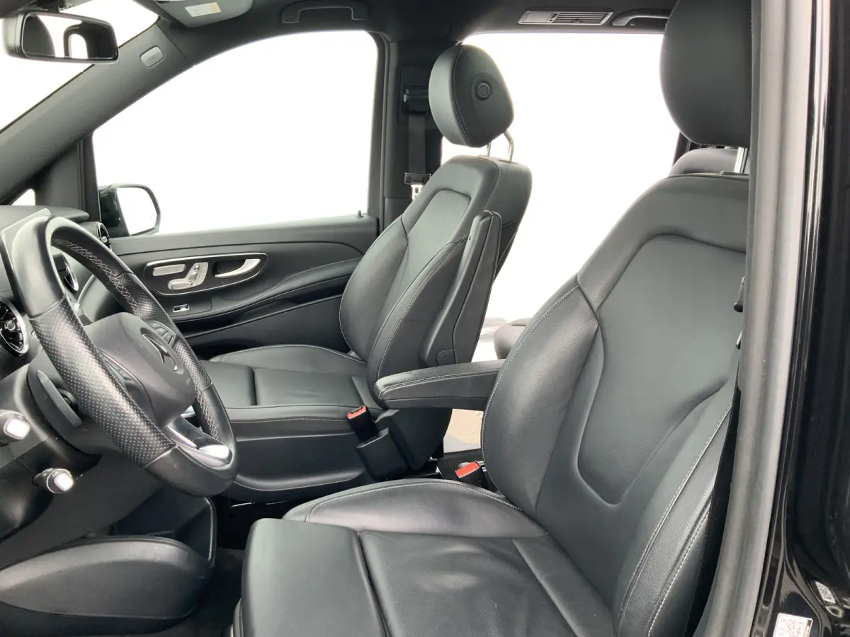 300d 4-MATIC Lang DubCab Avantgarde Automaat 5 Zits Leer Volle Auto Trekhaak 2500kg Dub  Elec Schuifdeuren Euro 6