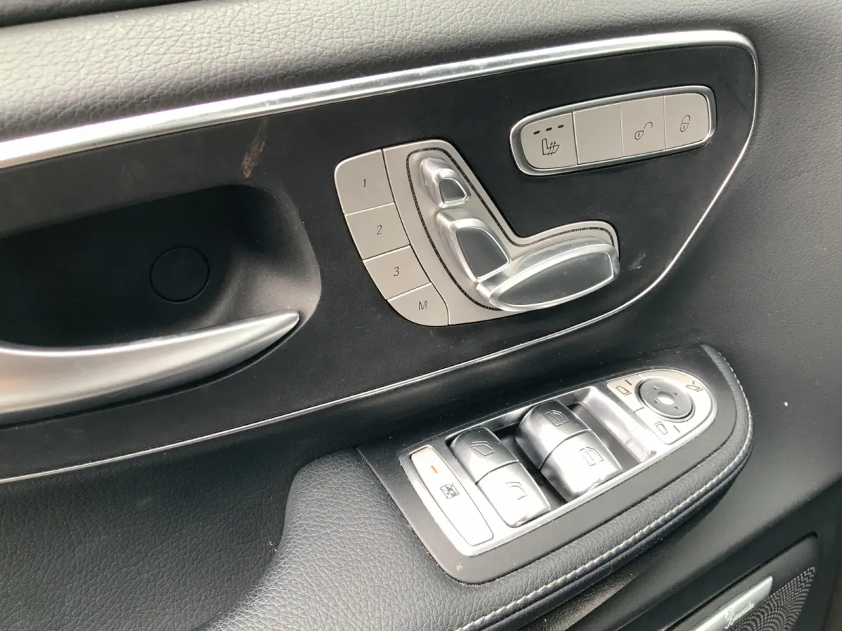 300d 4-MATIC Lang DubCab Avantgarde Automaat 5 Zits Leer Volle Auto Trekhaak 2500kg Dub  Elec Schuifdeuren Euro 6