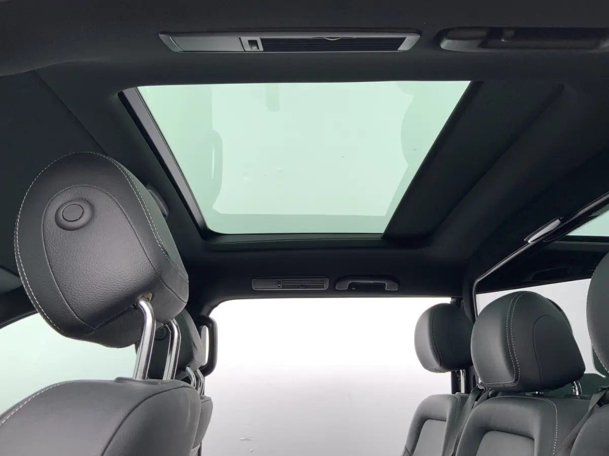 300d 4-MATIC Lang DubCab Avantgarde Automaat 5 Zits Leer Volle Auto Trekhaak 2500kg Dub  Elec Schuifdeuren Euro 6