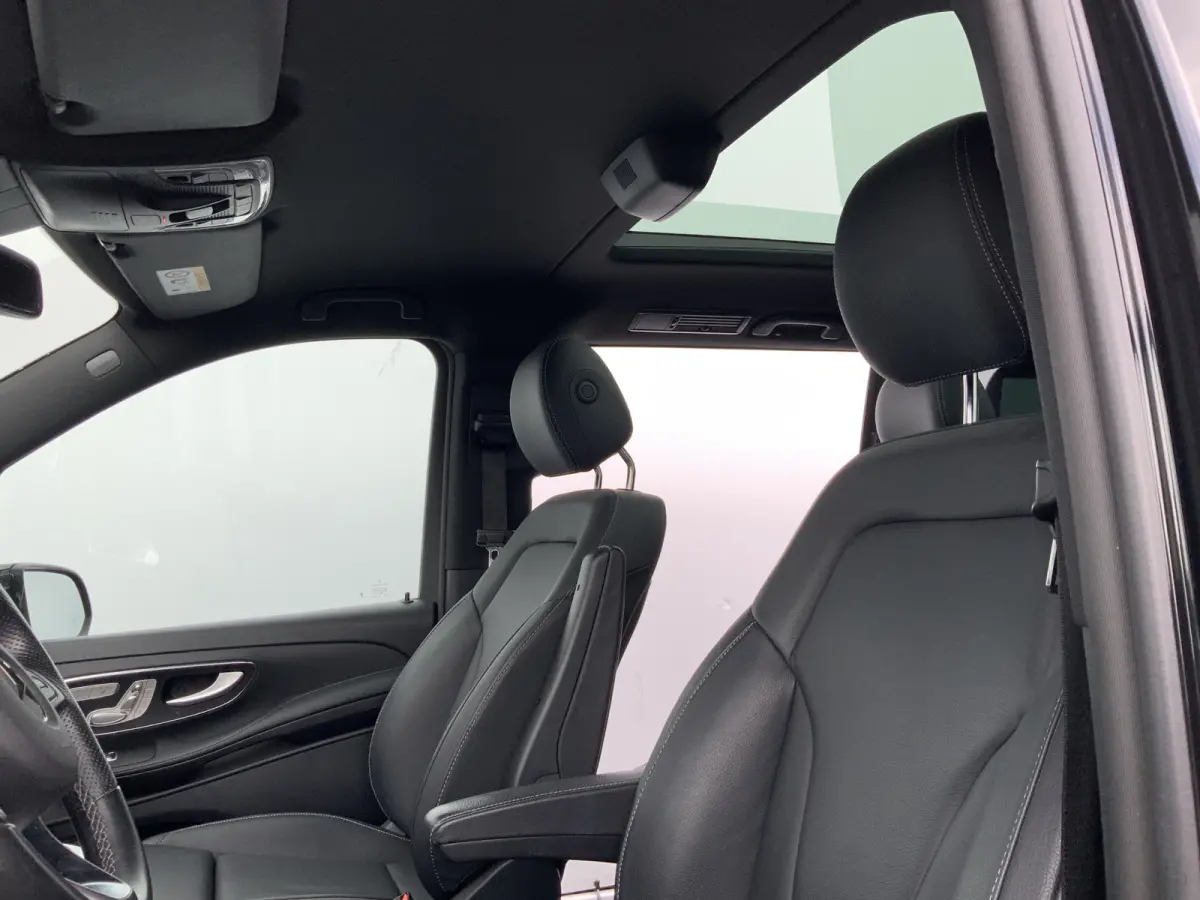 300d 4-MATIC Lang DubCab Avantgarde Automaat 5 Zits Leer Volle Auto Trekhaak 2500kg Dub  Elec Schuifdeuren Euro 6