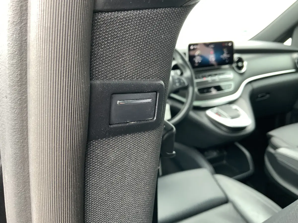 300d 4-MATIC Lang DubCab Avantgarde Automaat 5 Zits Leer Volle Auto Trekhaak 2500kg Dub  Elec Schuifdeuren Euro 6