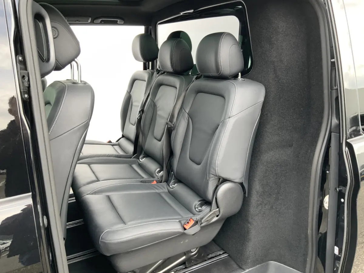 300d 4-MATIC Lang DubCab Avantgarde Automaat 5 Zits Leer Volle Auto Trekhaak 2500kg Dub  Elec Schuifdeuren Euro 6
