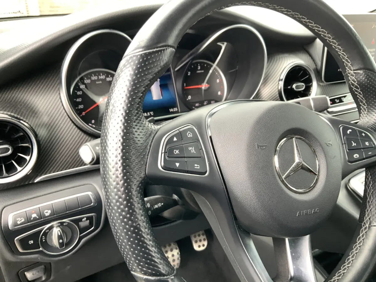 300d 4-MATIC Lang DubCab Avantgarde Automaat 5 Zits Leer Volle Auto Trekhaak 2500kg Dub  Elec Schuifdeuren Euro 6