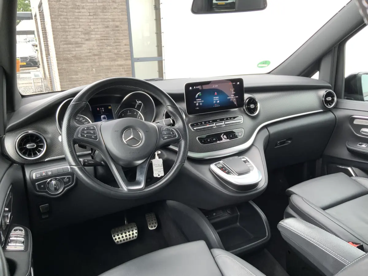 300d 4-MATIC Lang DubCab Avantgarde Automaat 5 Zits Leer Volle Auto Trekhaak 2500kg Dub  Elec Schuifdeuren Euro 6