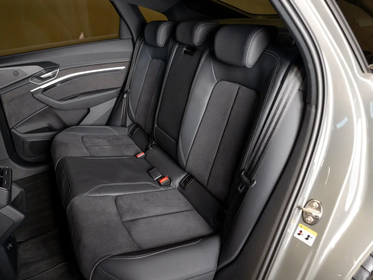50 quattro S Edition 95 kWh SOH 94% / 340pk / Elektrische stoelverstelling / Achteruitrij camera /
