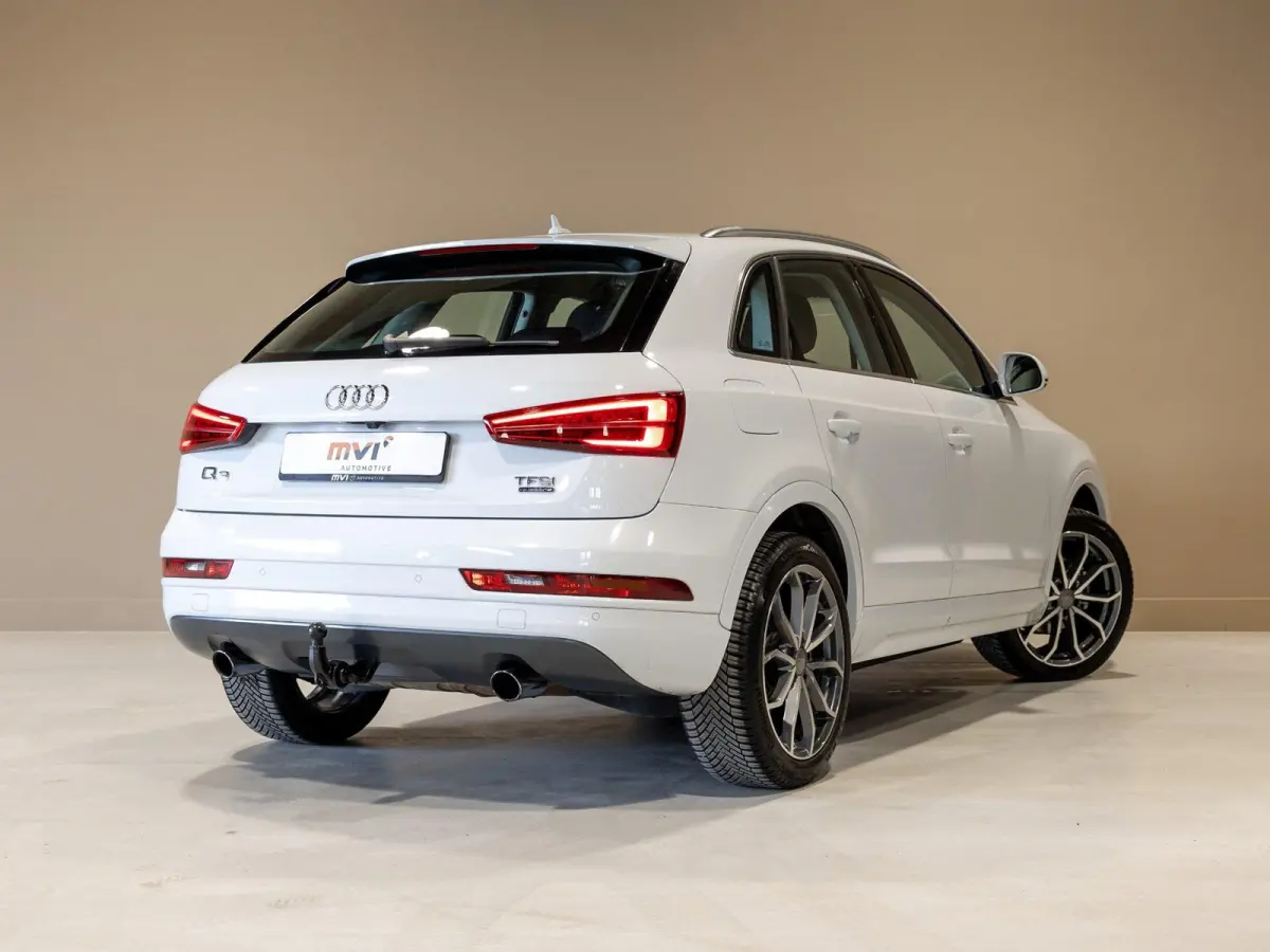 2.0 TFSI quattro Design / 220pk / Trekhaak / Achteruitrij camera /