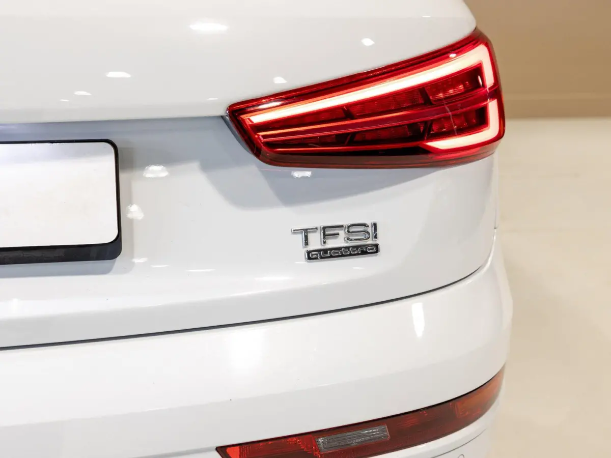 2.0 TFSI quattro Design / 220pk / Trekhaak / Achteruitrij camera /