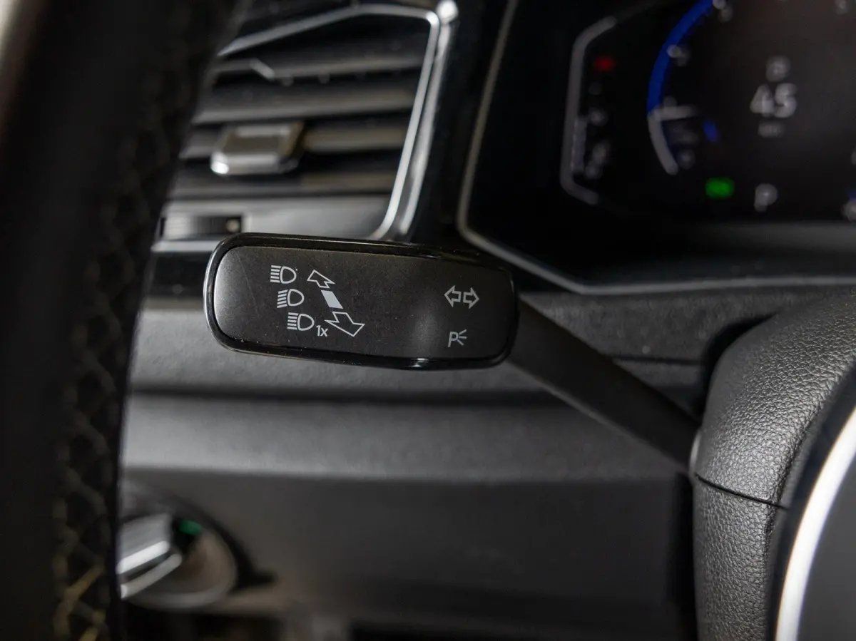 Sport / 150pk / Achteruitrij camera / Virtual cockpit / Adaptieve cruise control /