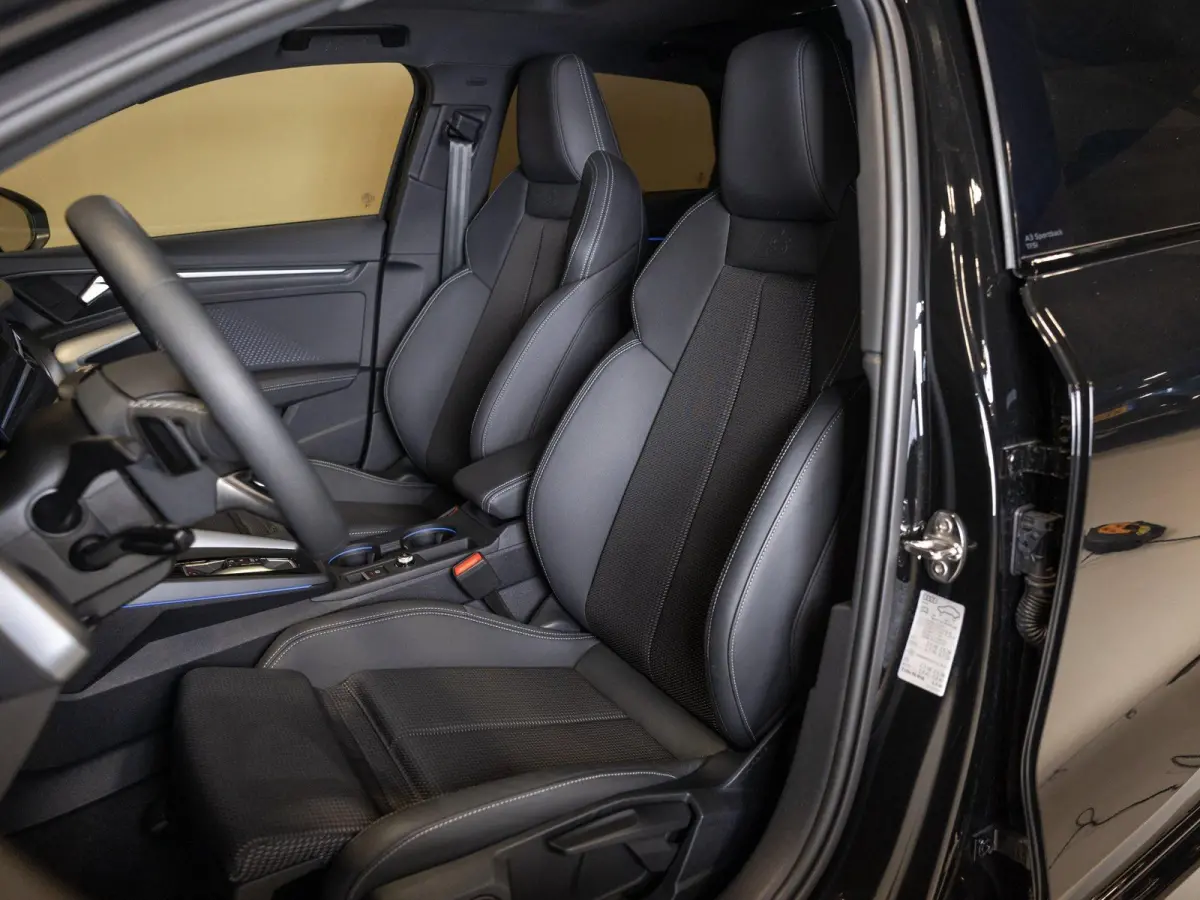 35 TFSI 2x S-Line edition / 150pk / Panorama dak / Sonos / Achteruitrij camera /