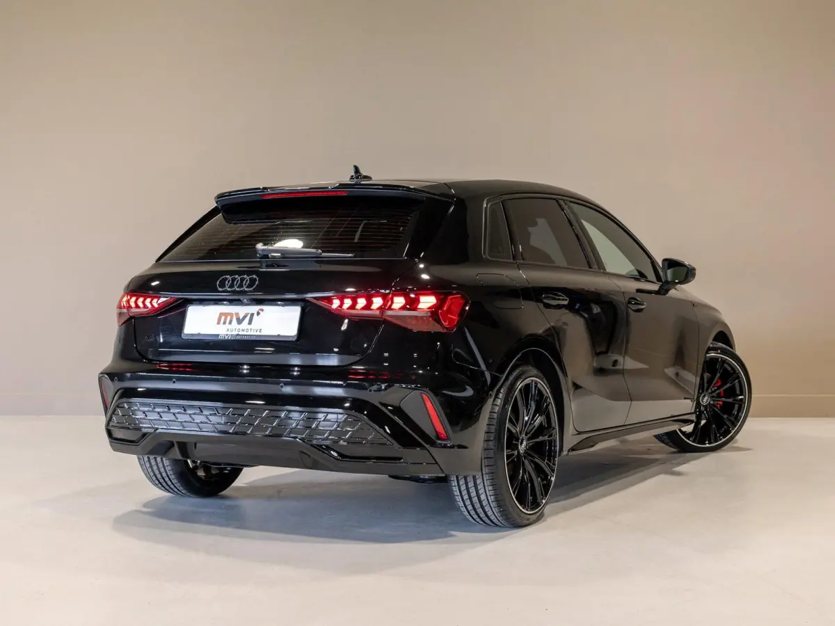 35 TFSI 2x S-Line edition / 150pk / Panorama dak / Sonos / Achteruitrij camera /