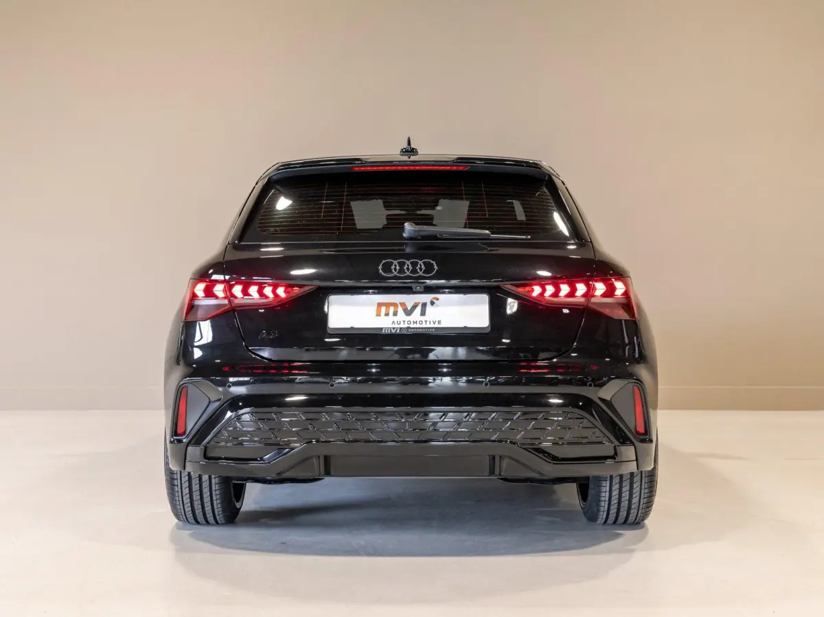 35 TFSI 2x S-Line edition / 150pk / Panorama dak / Sonos / Achteruitrij camera /
