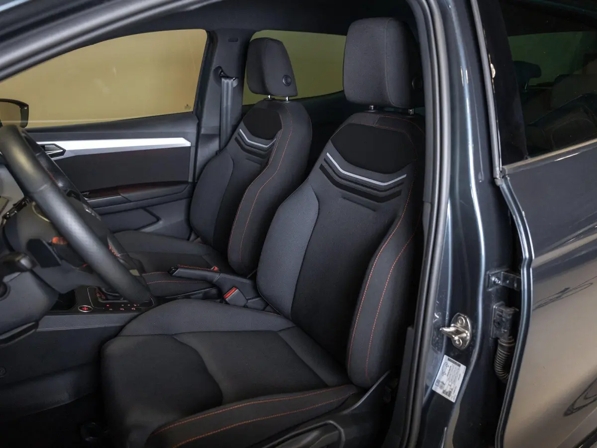 1.0 EcoTSI FR Business Connect / 115pk / Achteruitrijcamera / Apple Carplay / Airco / Stoelverwarming