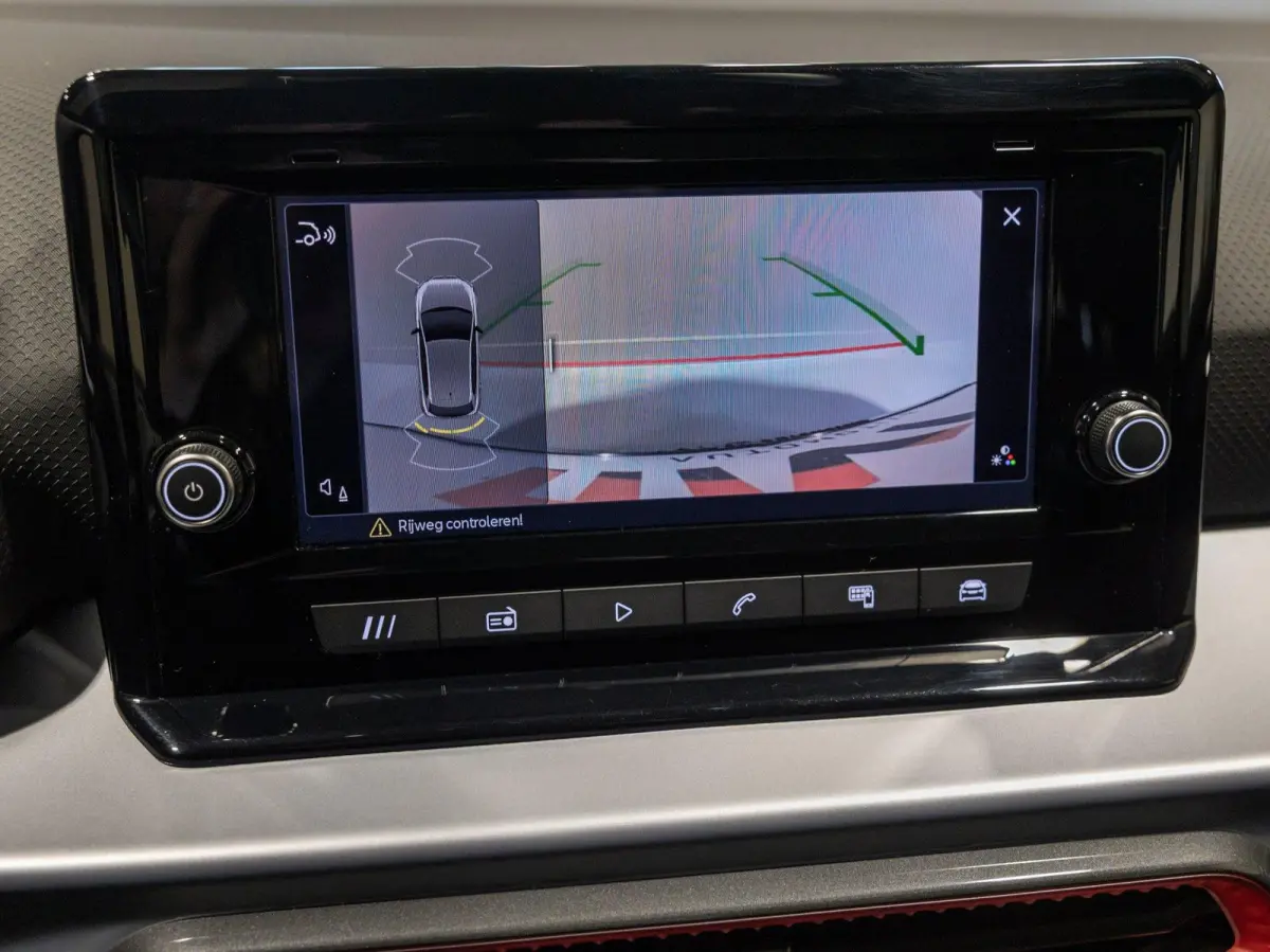 1.0 EcoTSI FR Business Connect / 115pk / Achteruitrijcamera / Apple Carplay / Airco / Stoelverwarming