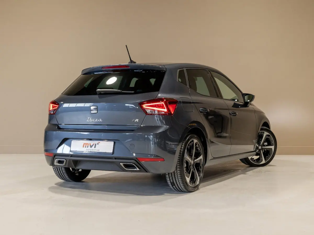 1.0 EcoTSI FR Business Connect / 115pk / Achteruitrijcamera / Apple Carplay / Airco / Stoelverwarming