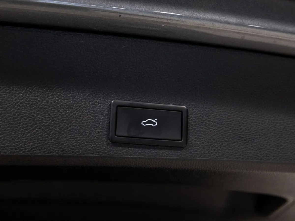 1.5 TSI FR Business Intense / 150pk / Panorama dak / Achteruitrij camera / Stoel en stuur verwarming /
