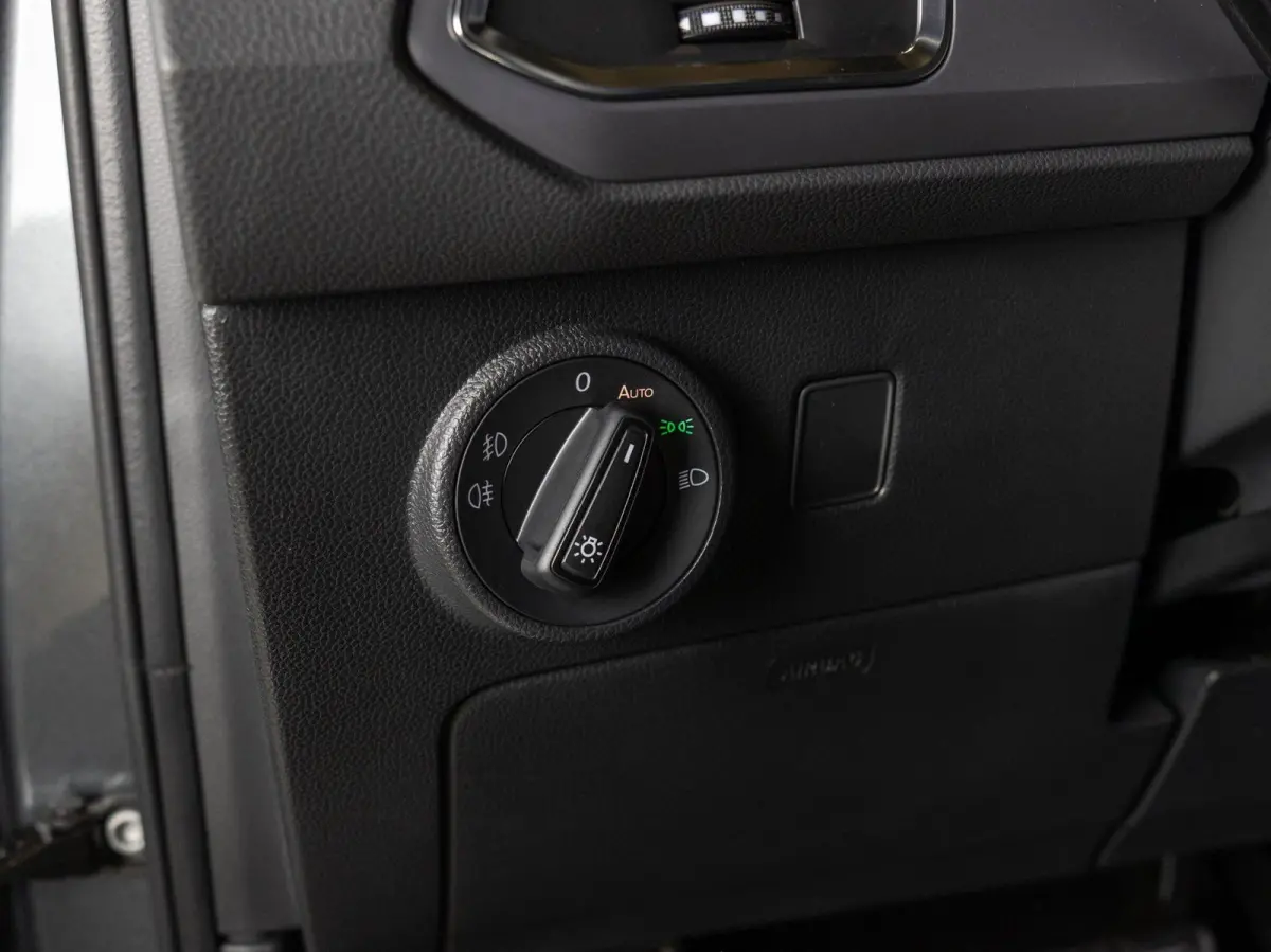 1.5 TSI FR Business Intense / 150pk / Panorama dak / Achteruitrij camera / Stoel en stuur verwarming /