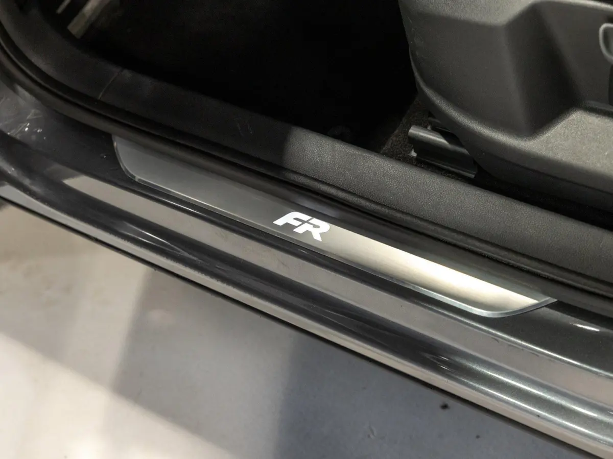 1.5 TSI FR Business Intense / 150pk / Panorama dak / Achteruitrij camera / Stoel en stuur verwarming /