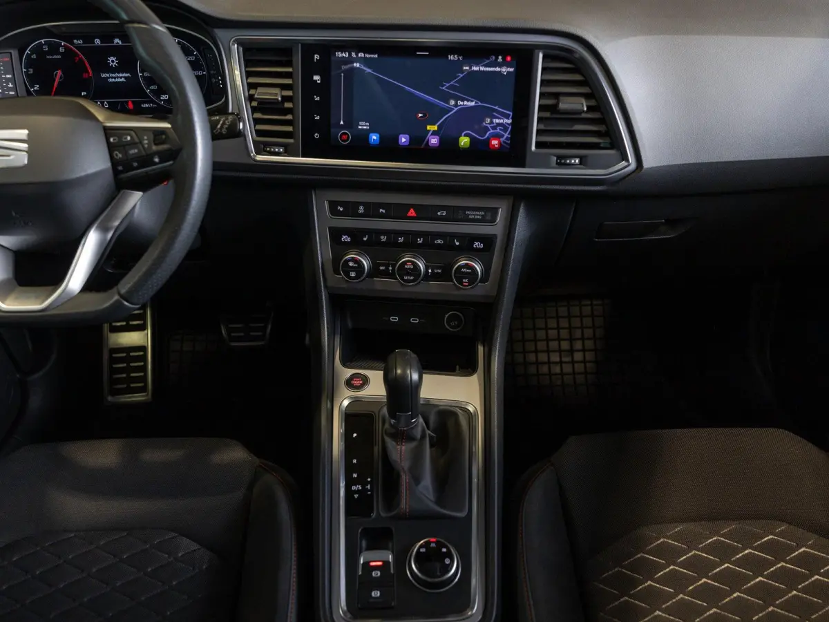 1.5 TSI FR Business Intense / 150pk / Panorama dak / Achteruitrij camera / Stoel en stuur verwarming /