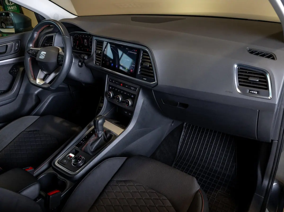 1.5 TSI FR Business Intense / 150pk / Panorama dak / Achteruitrij camera / Stoel en stuur verwarming /