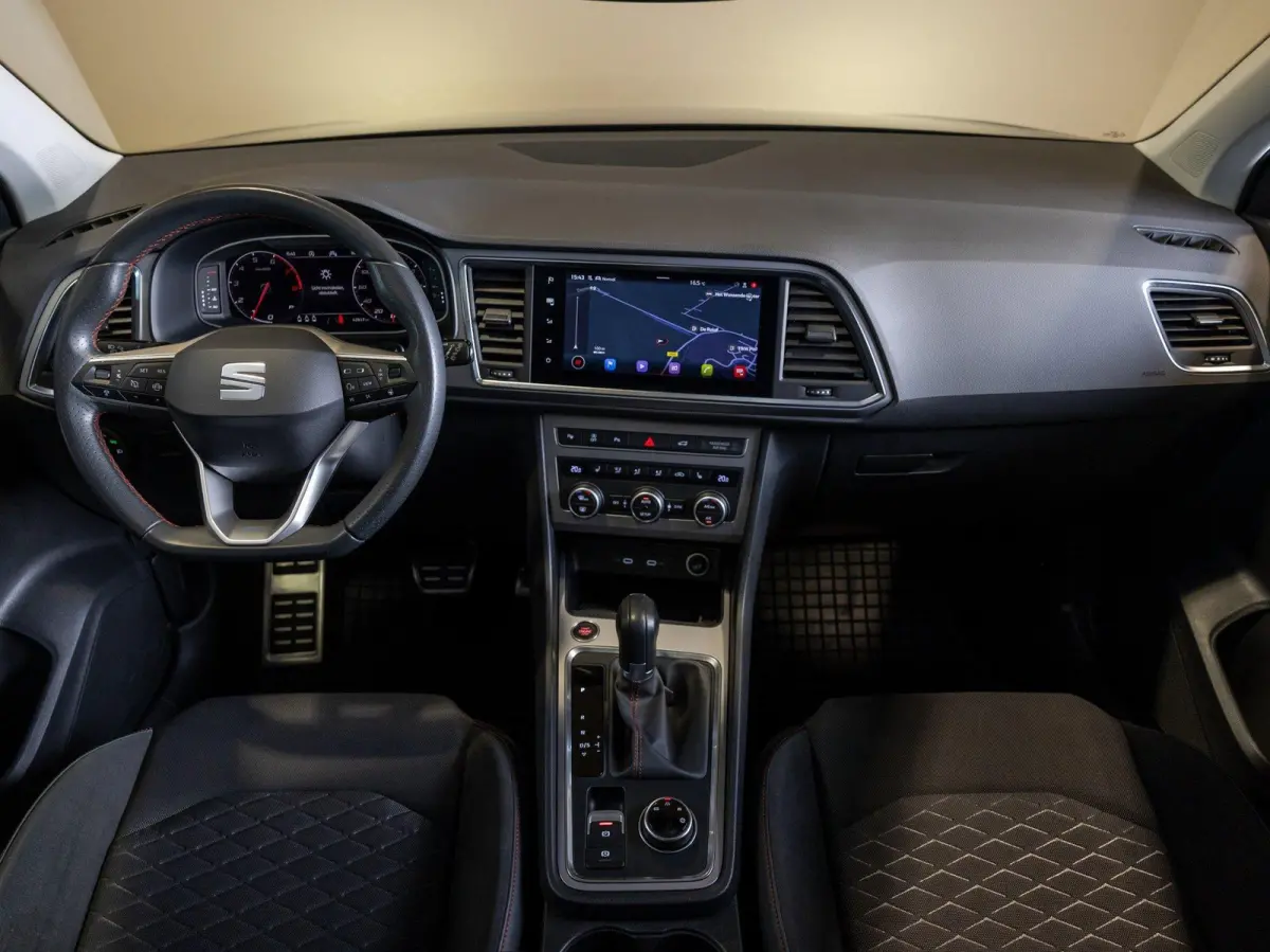 1.5 TSI FR Business Intense / 150pk / Panorama dak / Achteruitrij camera / Stoel en stuur verwarming /