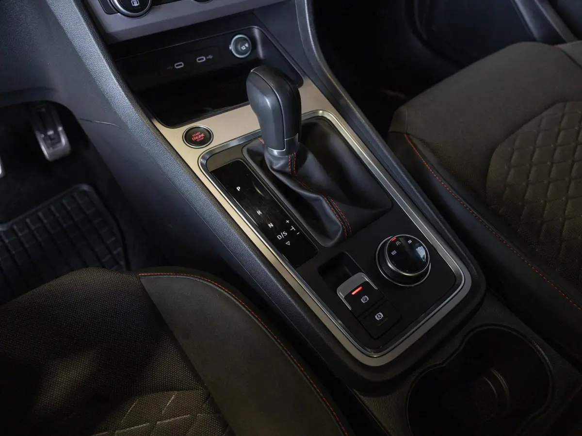 1.5 TSI FR Business Intense / 150pk / Panorama dak / Achteruitrij camera / Stoel en stuur verwarming /