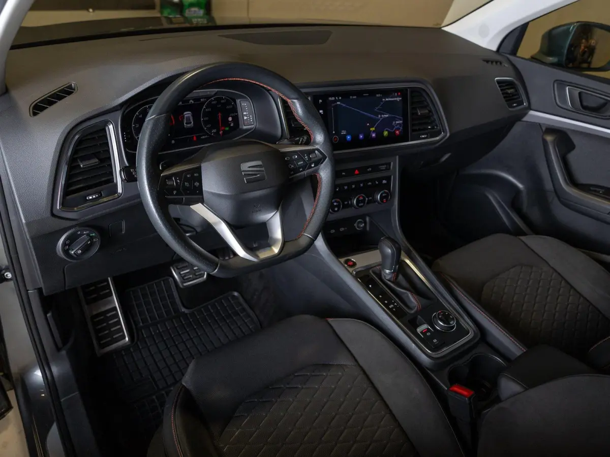 1.5 TSI FR Business Intense / 150pk / Panorama dak / Achteruitrij camera / Stoel en stuur verwarming /