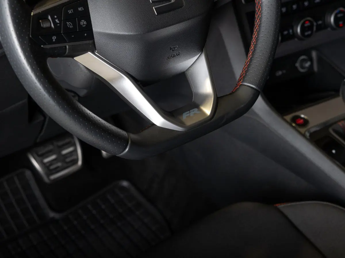 1.5 TSI FR Business Intense / 150pk / Panorama dak / Achteruitrij camera / Stoel en stuur verwarming /