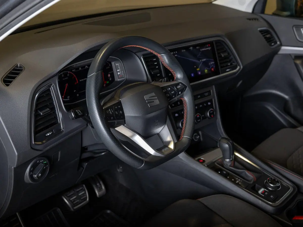 1.5 TSI FR Business Intense / 150pk / Panorama dak / Achteruitrij camera / Stoel en stuur verwarming /